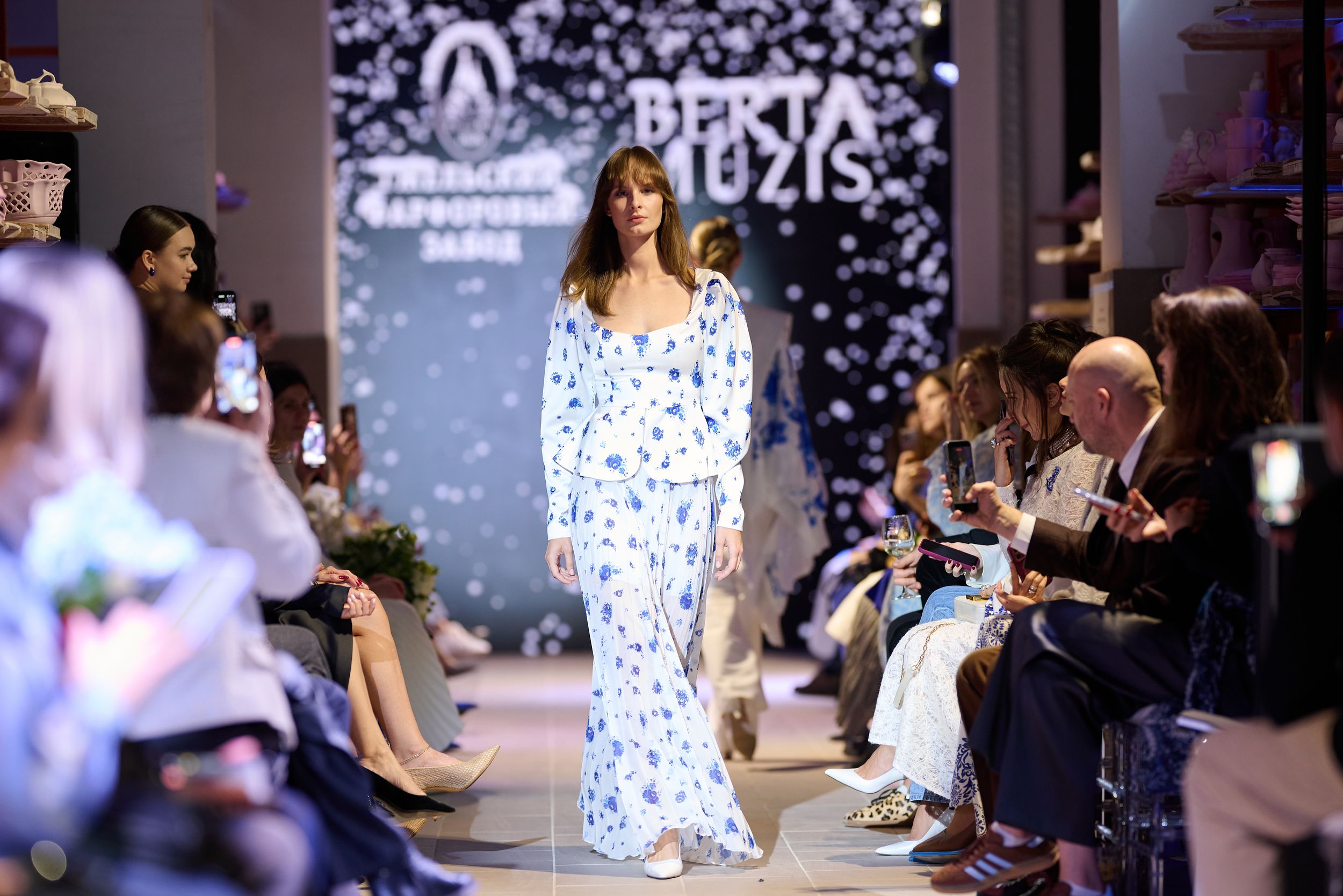 Модный показ в стенах Гжельского фарфорового завода &quot;АО&quot; ГФЗ