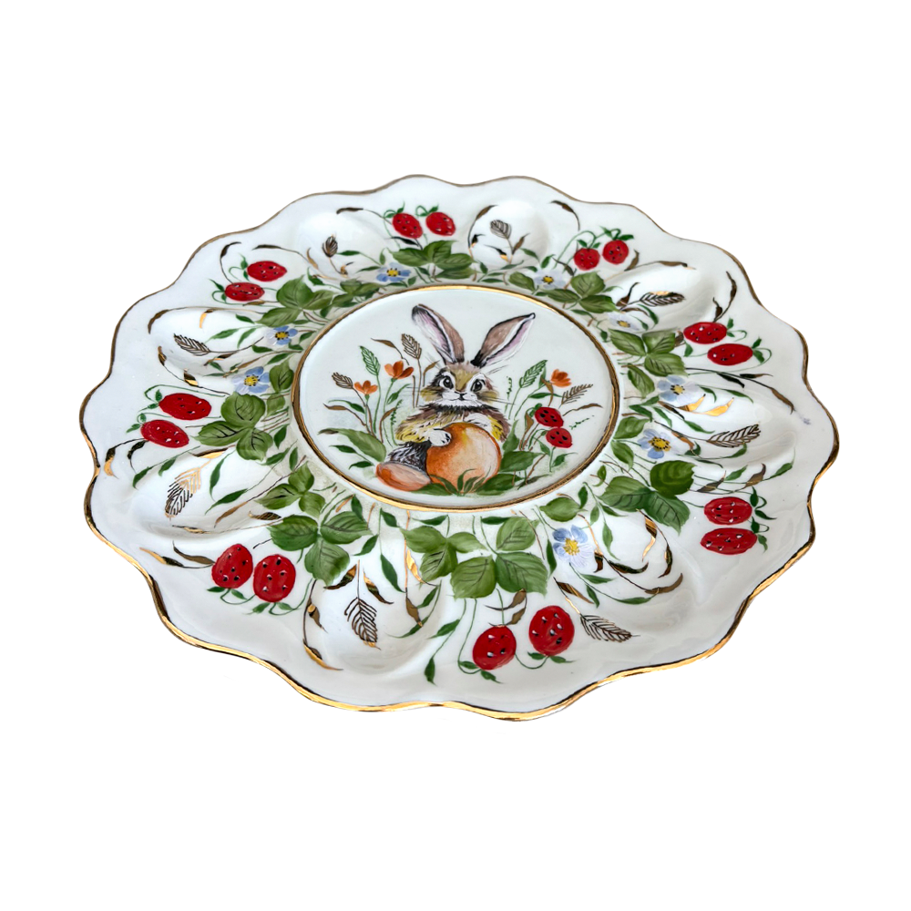 Тарелка для яиц в авторской росписи Сорокиной с зайчиком диаметр 27 см. Гжельский фарфоровый завод